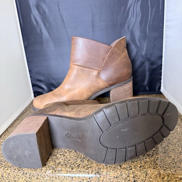 Clarks Women’s Malvet Helen Tan Leather Block Heel Ankle Booties Size 10 - Picture 7 of 9